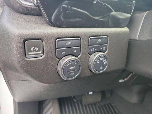 Used 2022 Chevrolet Silverado 1500 LT AWD/4WD image 21