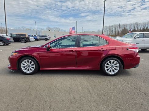 Used 2019 Toyota Camry LE image 4