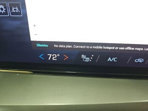 Used 2025 Chevrolet Traverse LT image 16