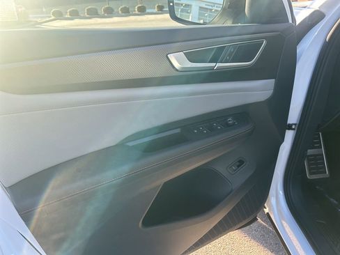 New 2026 Volkswagen Atlas Peak Edition image 9