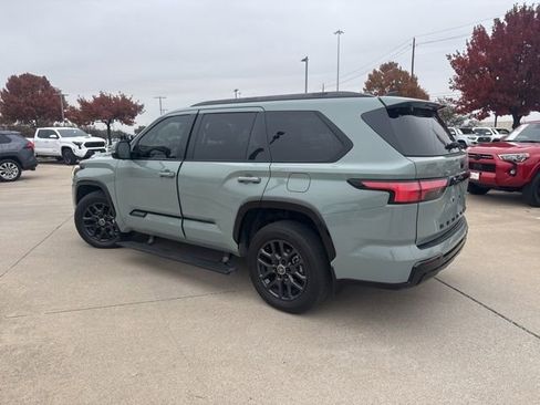 Used 2024 Toyota Sequoia Platinum image 4