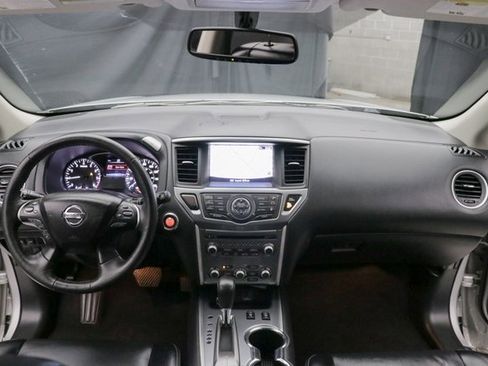 Used 2020 Nissan Pathfinder SL image 18