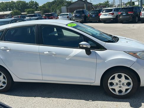 Used 2013 Ford Fiesta SE image 5
