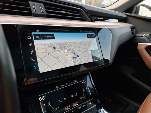 Used 2023 Audi e-tron Premium image 19