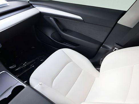 Used 2022 Tesla Model 3 Long Range image 13