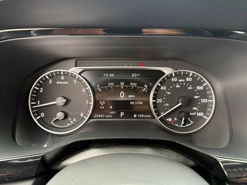 Used 2023 Nissan Pathfinder SL image 4