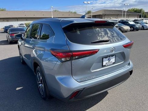 Used 2023 Toyota Highlander XLE AWD/4WD image 5