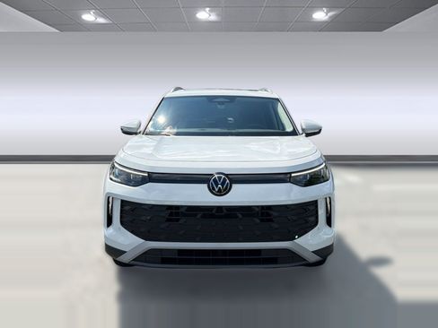 Used 2025 Volkswagen Tiguan SE AWD/4WD image 6
