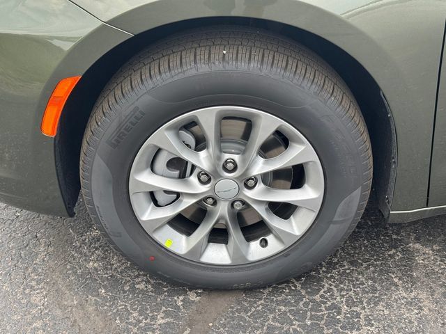 New 2027 Chrysler Pacifica Select AWD/4WD image 10