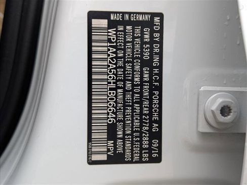 Used 2017 Porsche Macan AWD/4WD image 27