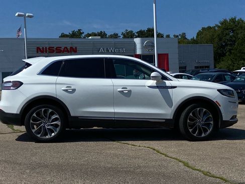 Used 2022 Lincoln Nautilus Reserve w/ Equipment Group 201A AWD/4WD image 2