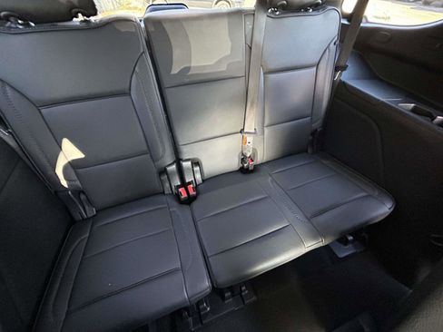 Used 2025 GMC Yukon Denali image 16