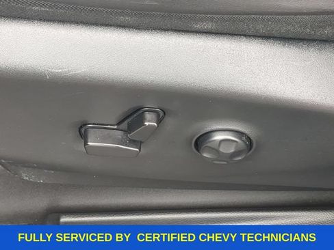 Used 2025 Chrysler Pacifica Limited FWD image 24