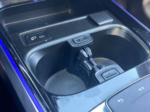 Used 2020 Mercedes-Benz GLB 250 4MATIC w/ Premium Package image 29