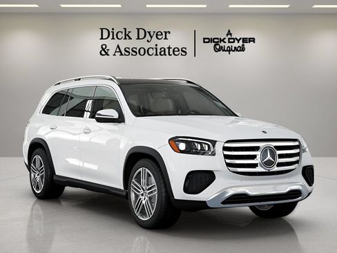 Used 2025 Mercedes-Benz GLS 450 4MATIC image 37