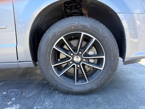 Used 2016 Dodge Grand Caravan SE FWD image 25