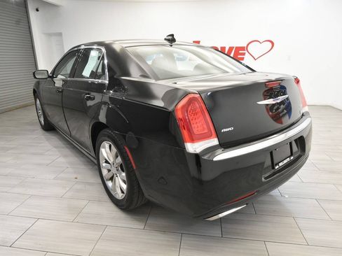 Used 2018 Chrysler 300 Touring L AWD/4WD image 3