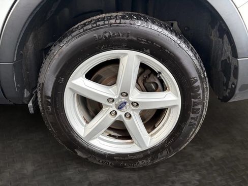 Used 2017 Ford Explorer XLT w/ Equipment Group 202A AWD/4WD image 43