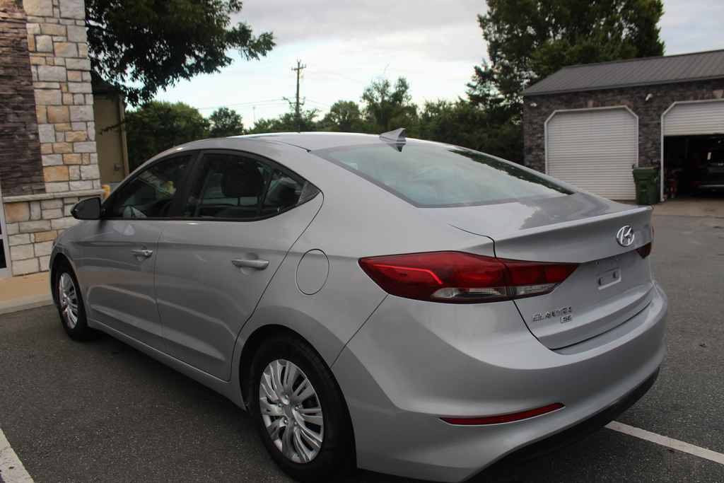 Used 2017 Hyundai Elantra SE FWD image 8