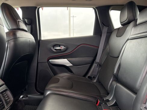 Used 2018 Jeep Cherokee Trailhawk w/ Cold Weather Group image 28