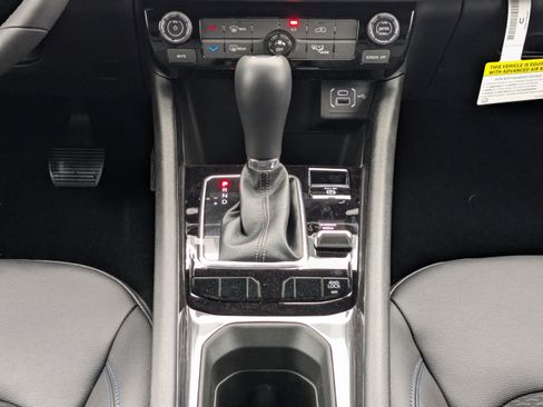 Used 2025 Jeep Compass Latitude AWD/4WD image 19