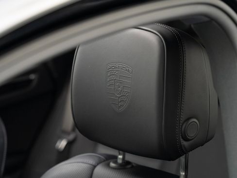 Certified 2025 Porsche Macan image 21