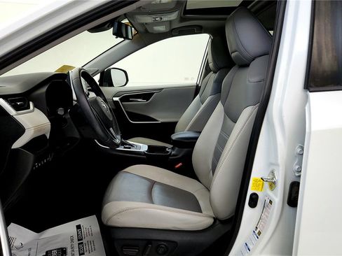 Used 2019 Toyota RAV4 Limited image 25