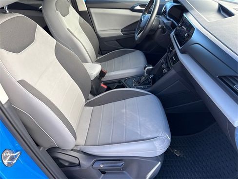 Certified 2023 Volkswagen Taos SE w/ Panoramic Sunroof Package image 12