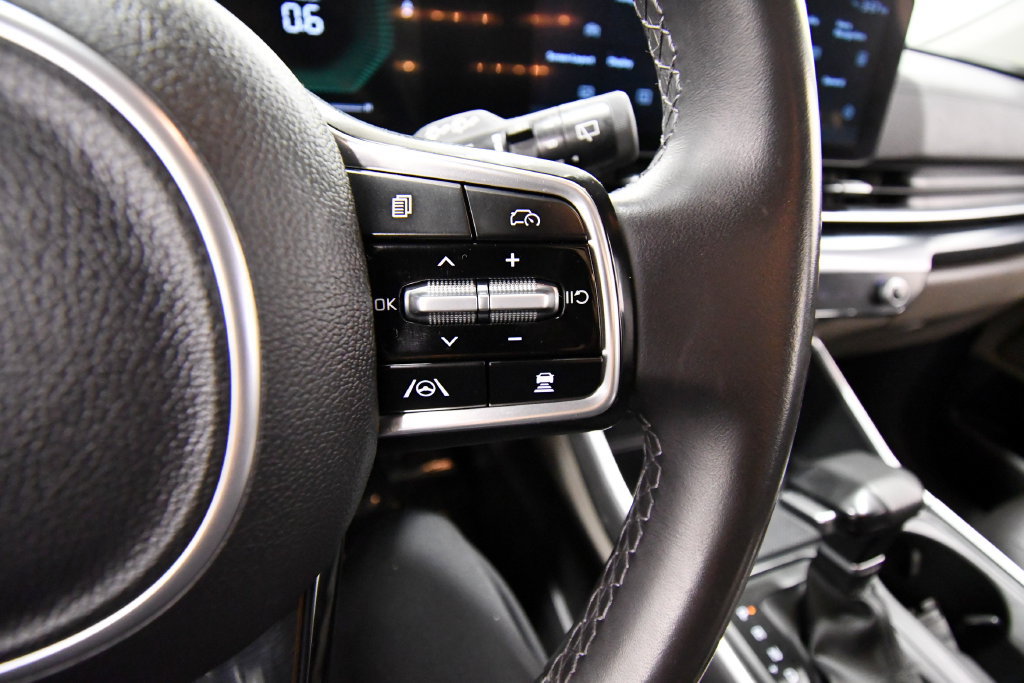 Certified 2024 Kia Carnival LX FWD image 21