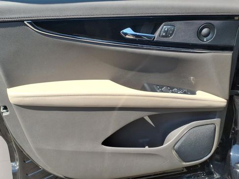 Used 2023 Lincoln Nautilus Reserve w/ Equipment Group 201A image 8