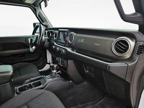 Used 2020 Jeep Wrangler Unlimited Sahara image 34