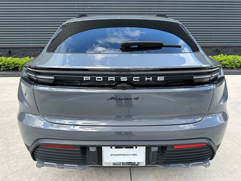 Used 2025 Porsche Macan 4 Electric image 12