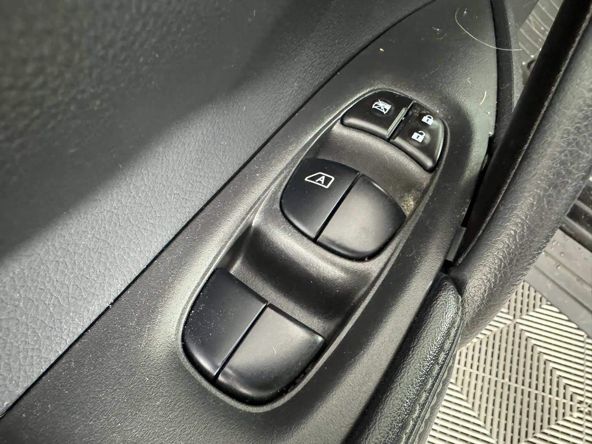 Used 2020 Nissan Rogue SV AWD/4WD image 36
