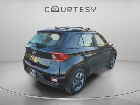 Used 2022 Hyundai Venue SEL w/ Cargo Package image 3