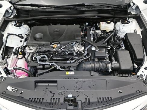 Used 2024 Toyota Camry SE image 17