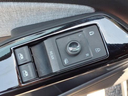 Certified 2023 Volkswagen ID.4 2WD image 18