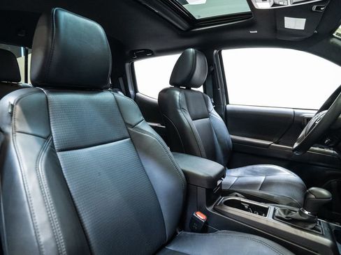 Certified 2023 Toyota Tacoma TRD Off-Road image 14