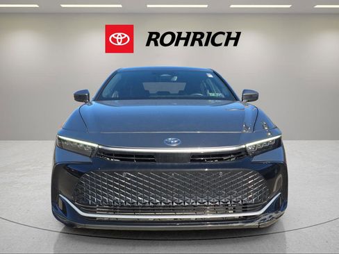 Used 2023 Toyota Crown Limited w/ Advanced Technology Package image 7