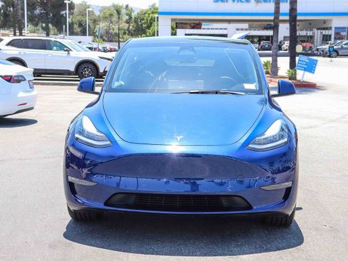 Used 2023 Tesla Model Y Long Range AWD/4WD image 2