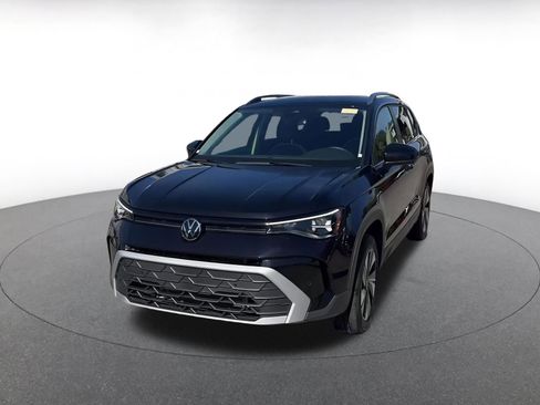 Used 2025 Volkswagen Taos SE image 4