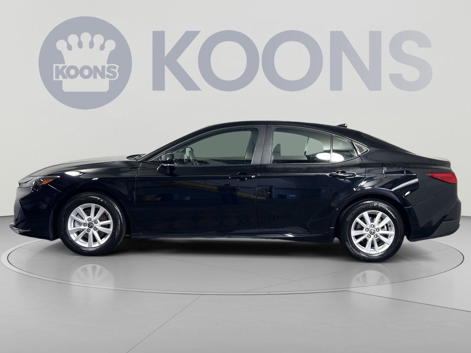 Used 2025 Toyota Camry LE w/ Convenience Package FWD image 2