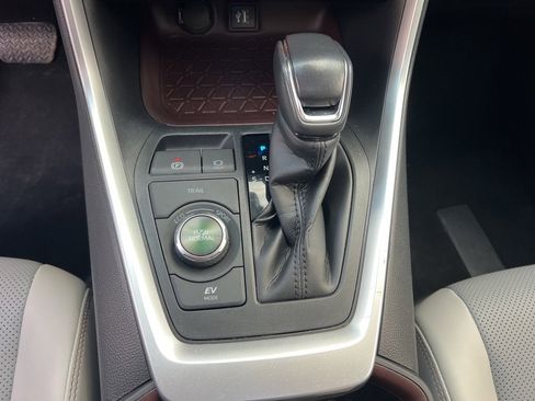 Used 2023 Toyota RAV4 Limited image 18