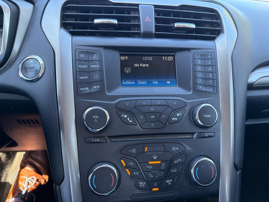 Used 2018 Ford Fusion SE FWD image 15