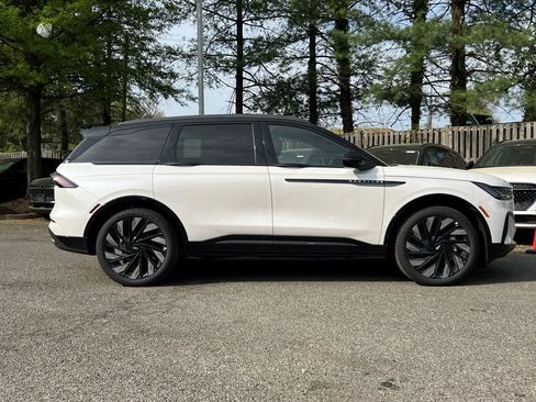 New 2026 Lincoln Nautilus Reserve AWD/4WD image 2