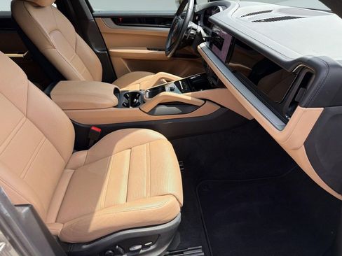 Certified 2024 Porsche Cayenne S AWD/4WD image 26