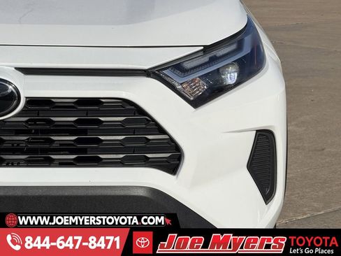 Used 2024 Toyota RAV4 LE image 4