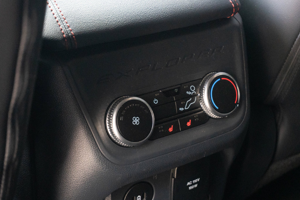 Used 2025 Ford Explorer ST-Line w/ Premium Package RWD image 24