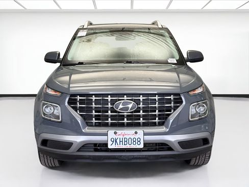 Used 2024 Hyundai Venue SEL image 2