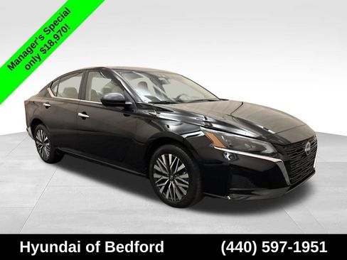Used 2025 Nissan Altima 2.5 SV AWD/4WD image 3
