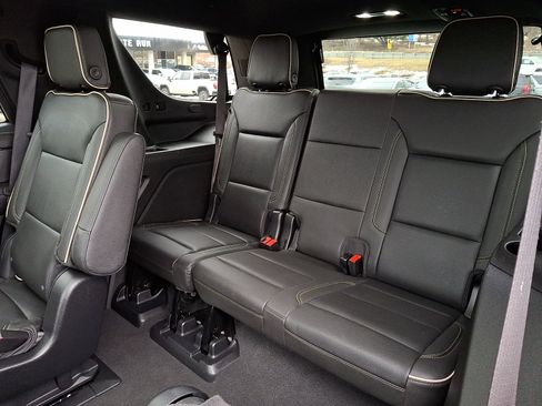 Used 2021 GMC Yukon SLT w/ SLT Premium Package image 11